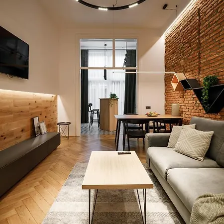 Апартаменти Ka'yana - Restored Luxury In The Heart Of The Old Town, Near Black Church, Council Sq